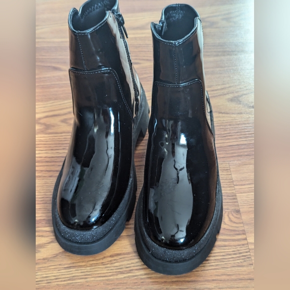 Steve Madden Kids' Trap Boot in Black Patent - Picture 11 of 16